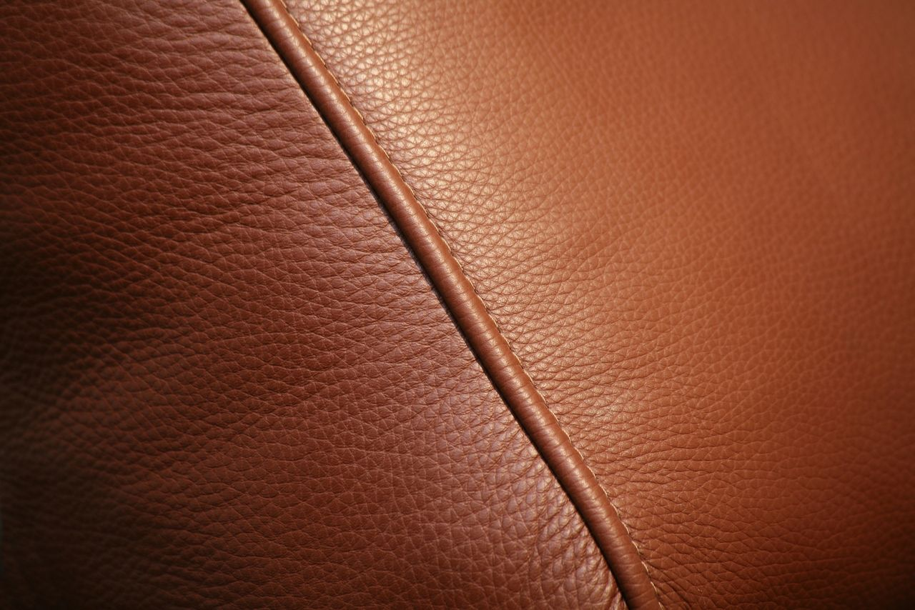 D.A.T. : Luxury Leather Insights